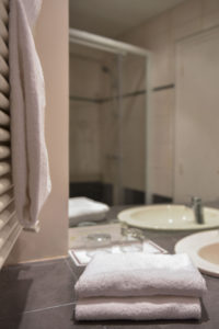 salle de bain hôtel gradlon